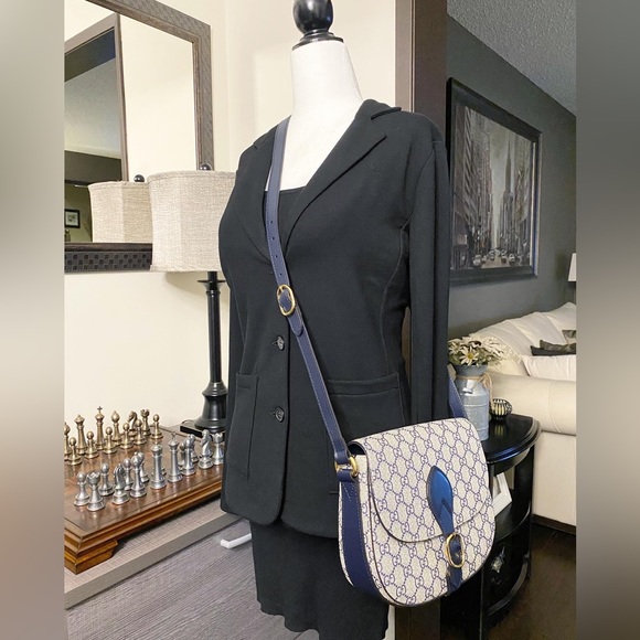 GUCCI GG Supreme Monogram Shoulder Bag - Picture 2 of 15